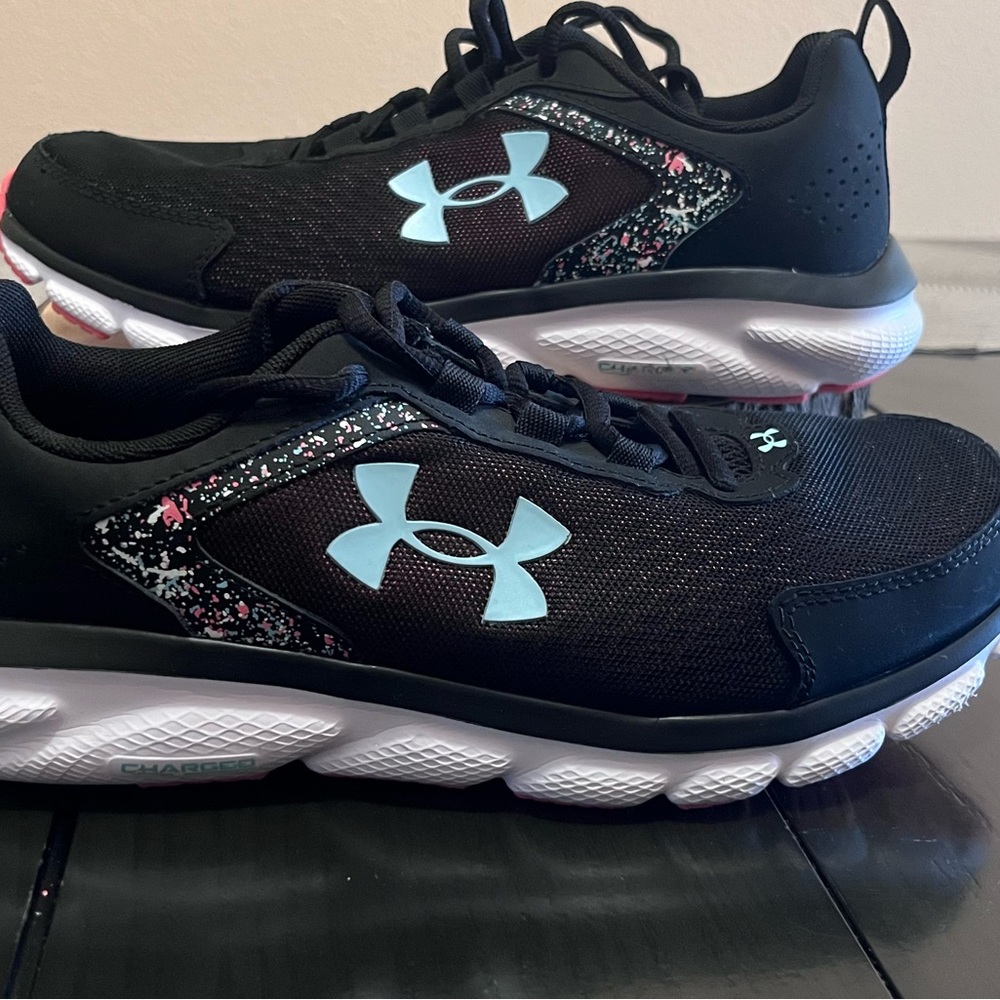 Under Armour woman’s tennis size 9 Wide.